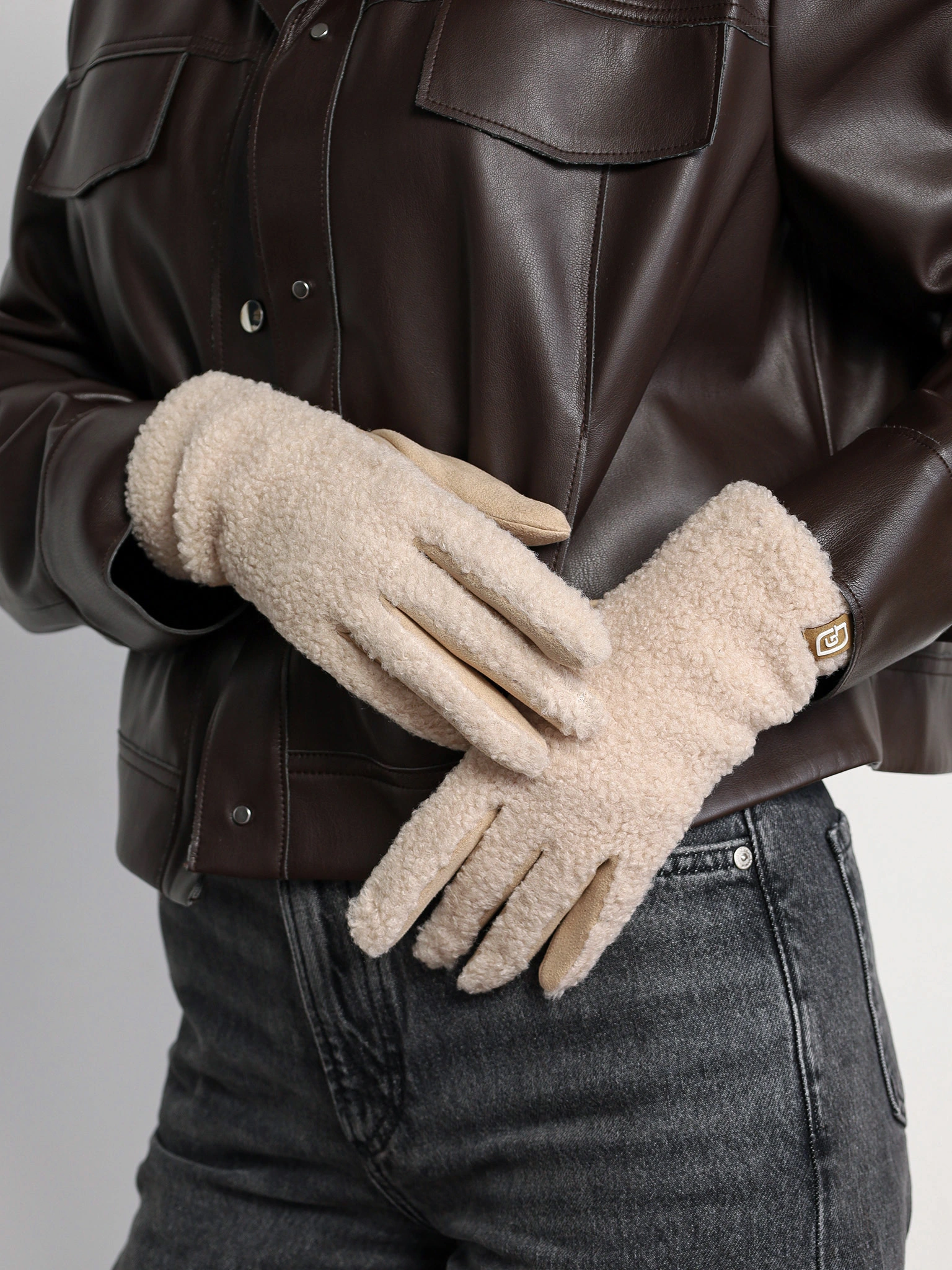 Перчатки комбинированные с декоративной нашивкой в ассортименте